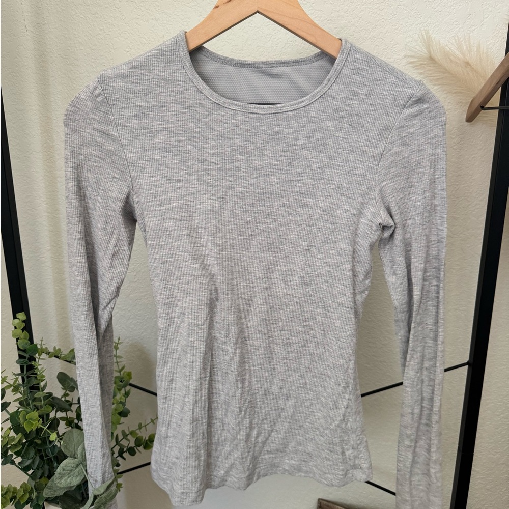Gray Fitted Long Sleeve Tee
